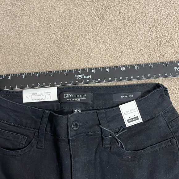 Judy Blue sz 3/26 non- distressed black Capri x2 - Picture 2 of 7